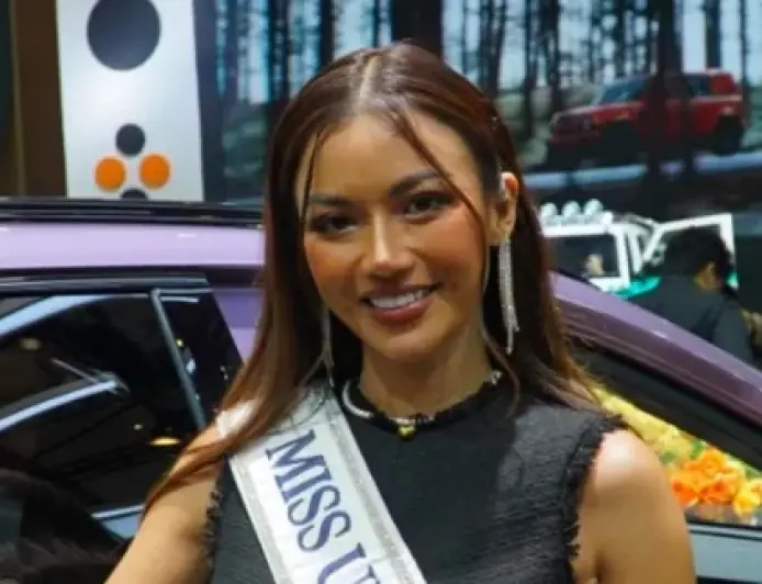 Filosofi Elegan Sanly Liu dan Desainer Yosasat: Nyaman Adalah Kunci Kecantikan Sejati