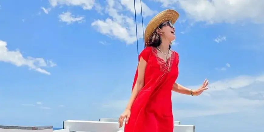 Liburan Bersama Sahabat, Aura Bahagia Luna Maya Terpancar Dari Wajahnya