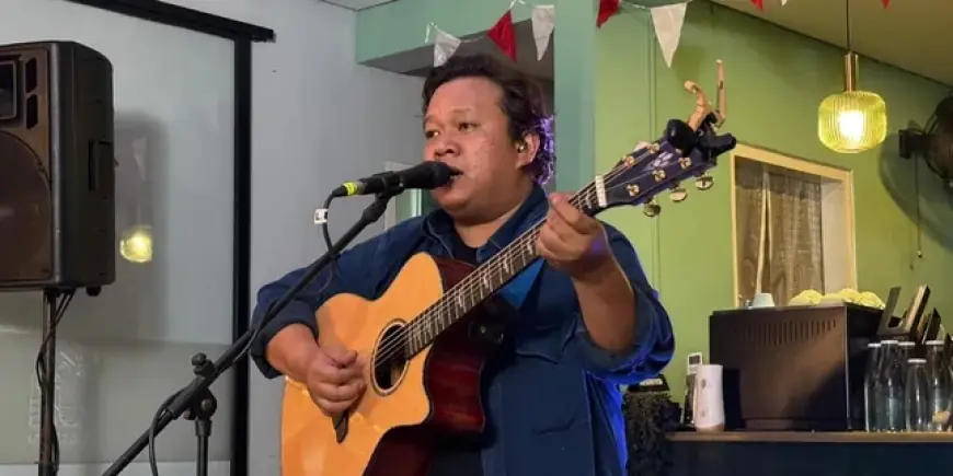 Bosan 16 Tahun Akustikan, Amir Jahari Awali Era Baru Lewat Showcase 'Sebuah Puisi' di Jakarta