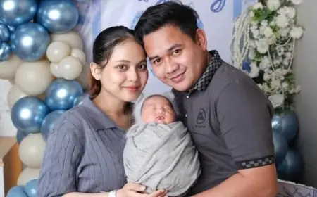 Momen Putri Isnari Momong Sang Anak, Bersenandung - Memeluk dan Mencium Putranya